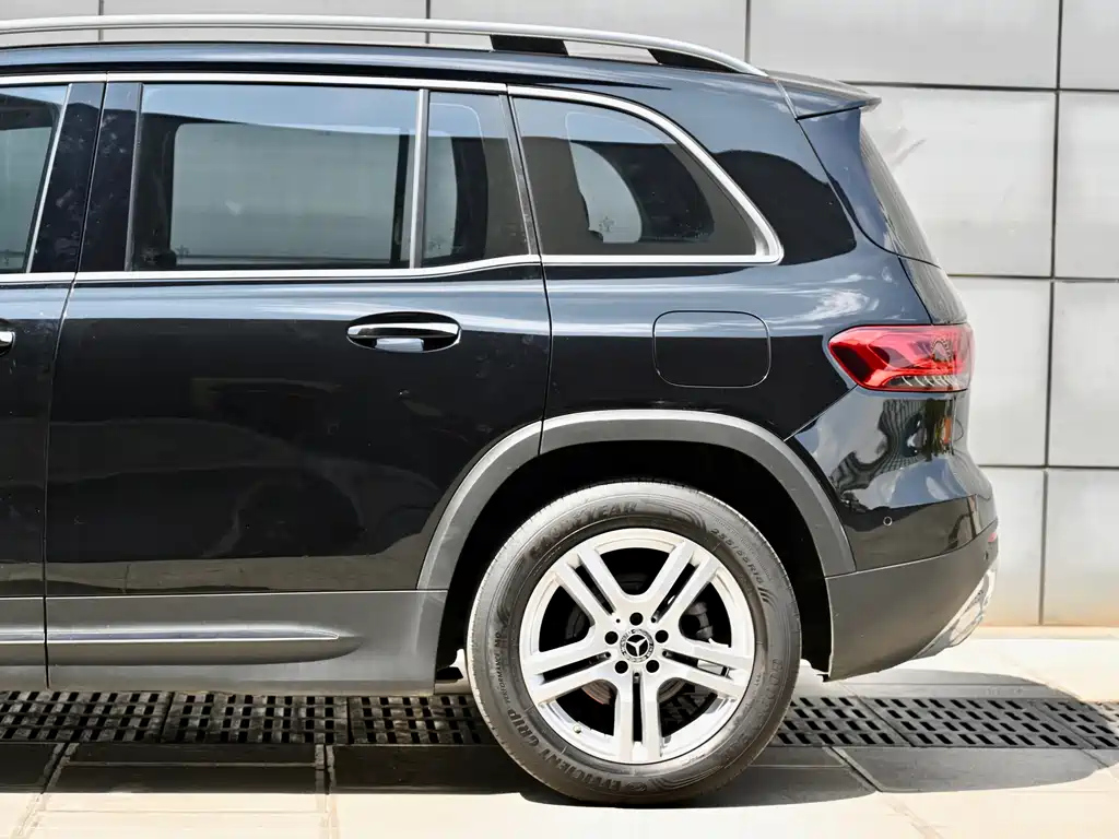 MERCEDES BENZ GLB 2021