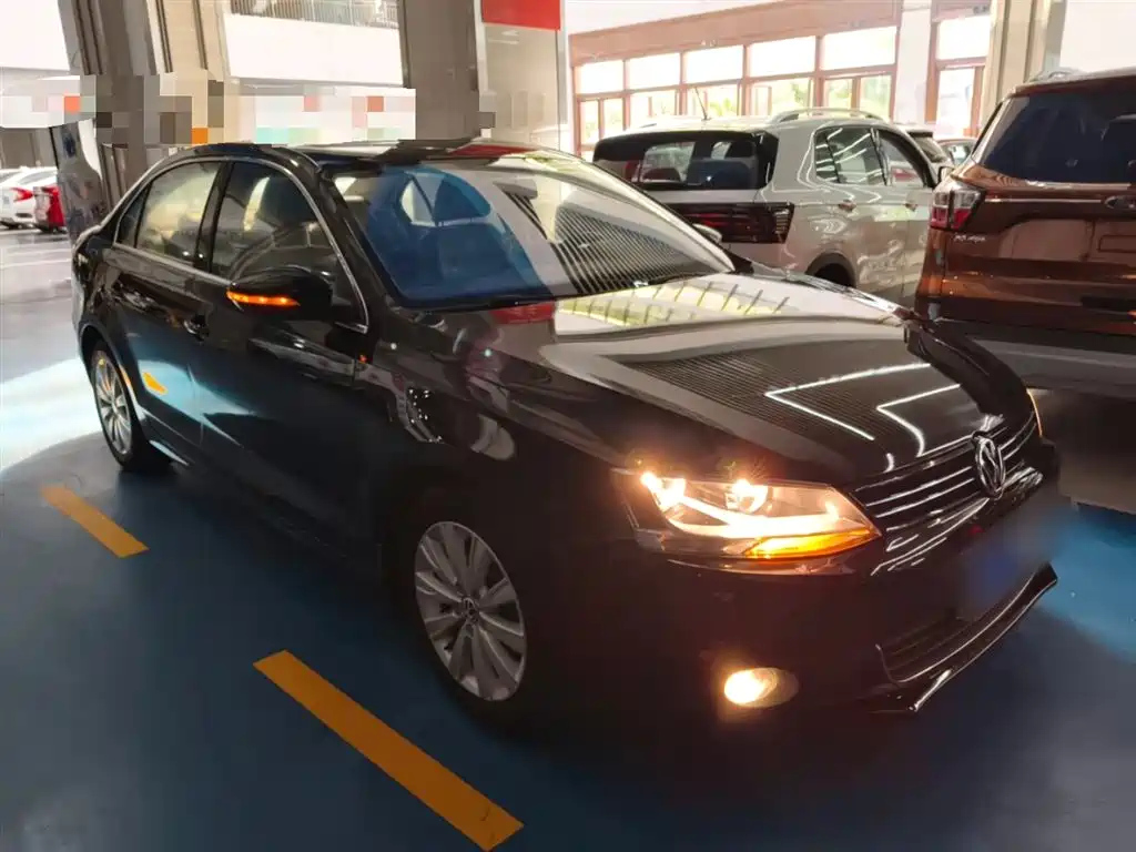 VOLKSWAGEN SAGITAR 2014