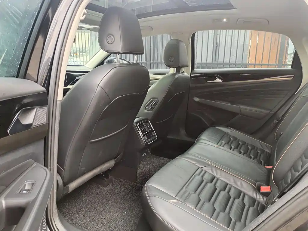 VOLKSWAGEN PASSAT 2020