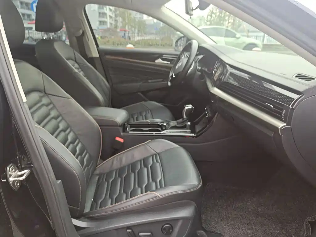 VOLKSWAGEN PASSAT 2020