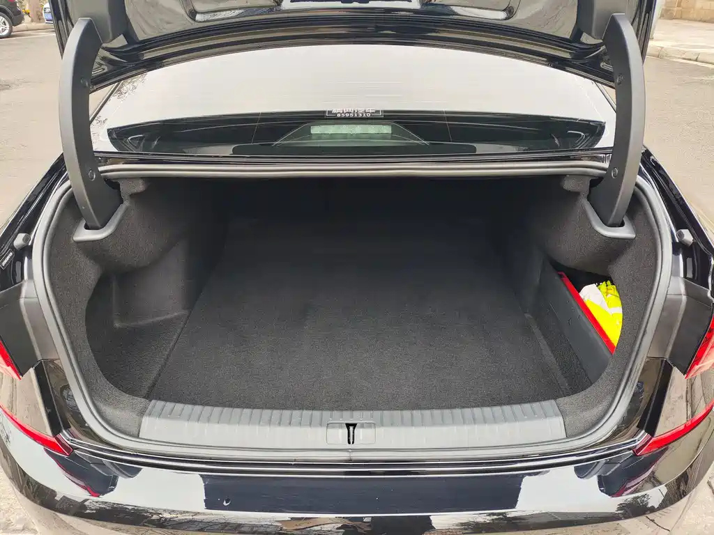 VOLKSWAGEN PASSAT 2024