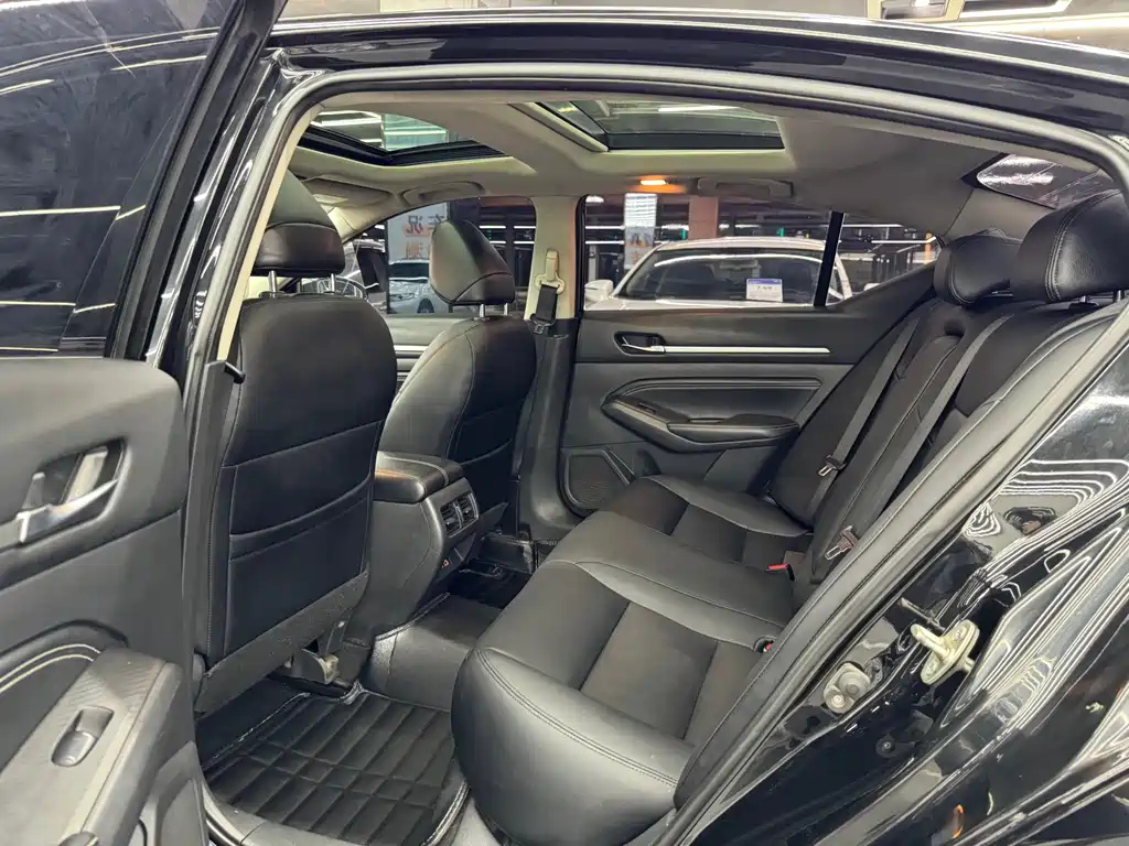 NISSAN TEANA 2019