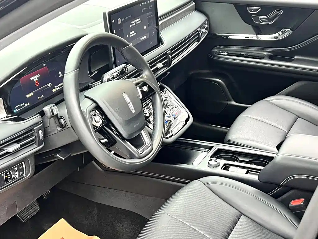 LINCOLN ADVENTURER 2022