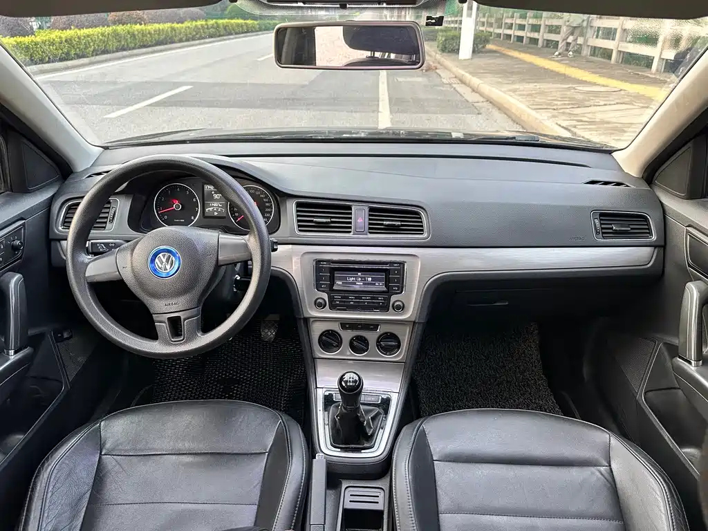VOLKSWAGEN LAVIDA 2014