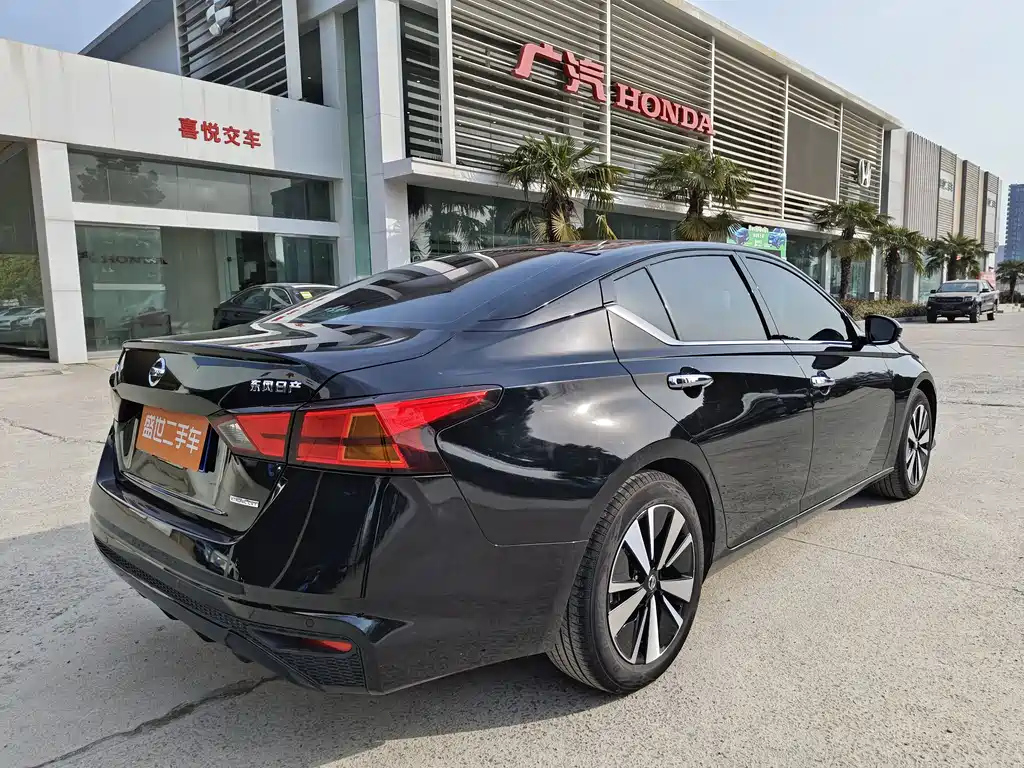 NISSAN TEANA 2022