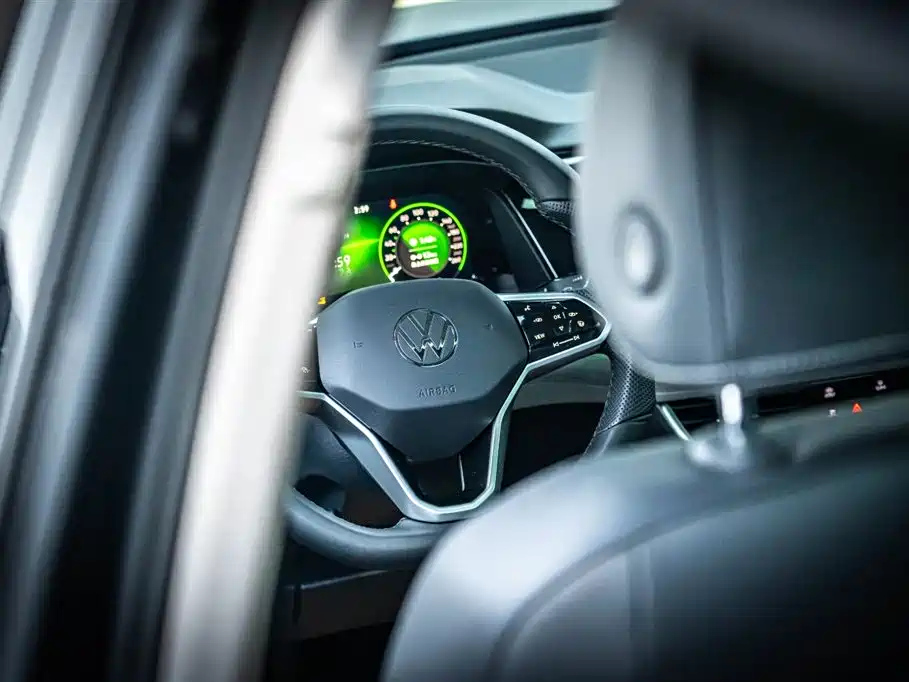 VOLKSWAGEN TOURAN 2023