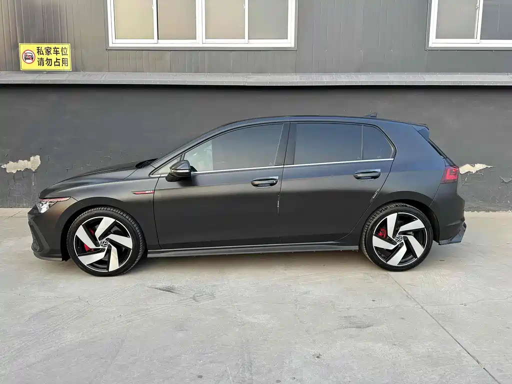VOLKSWAGEN GOLF 2023
