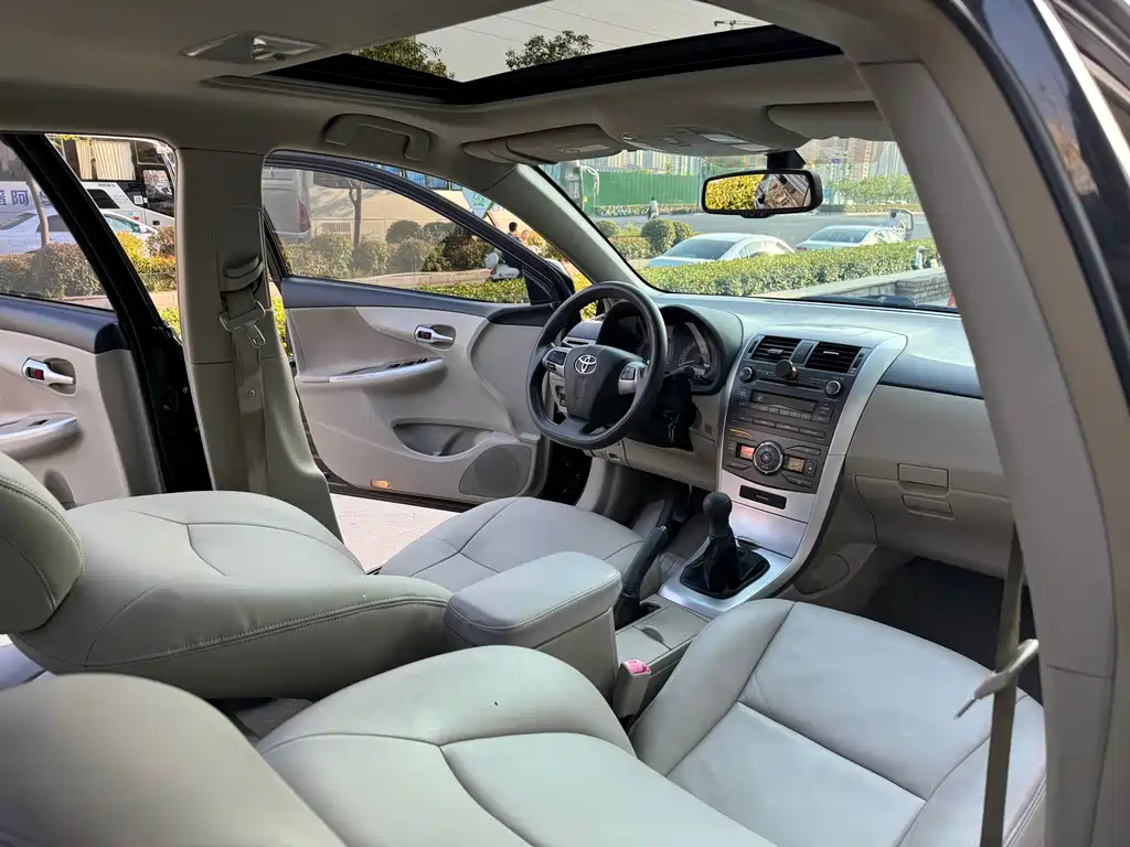 TOYOTA COROLLA 2012