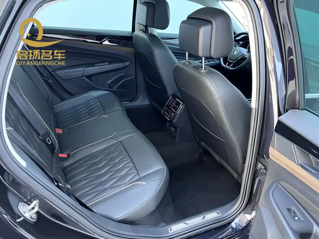 VOLKSWAGEN PASSAT 2021