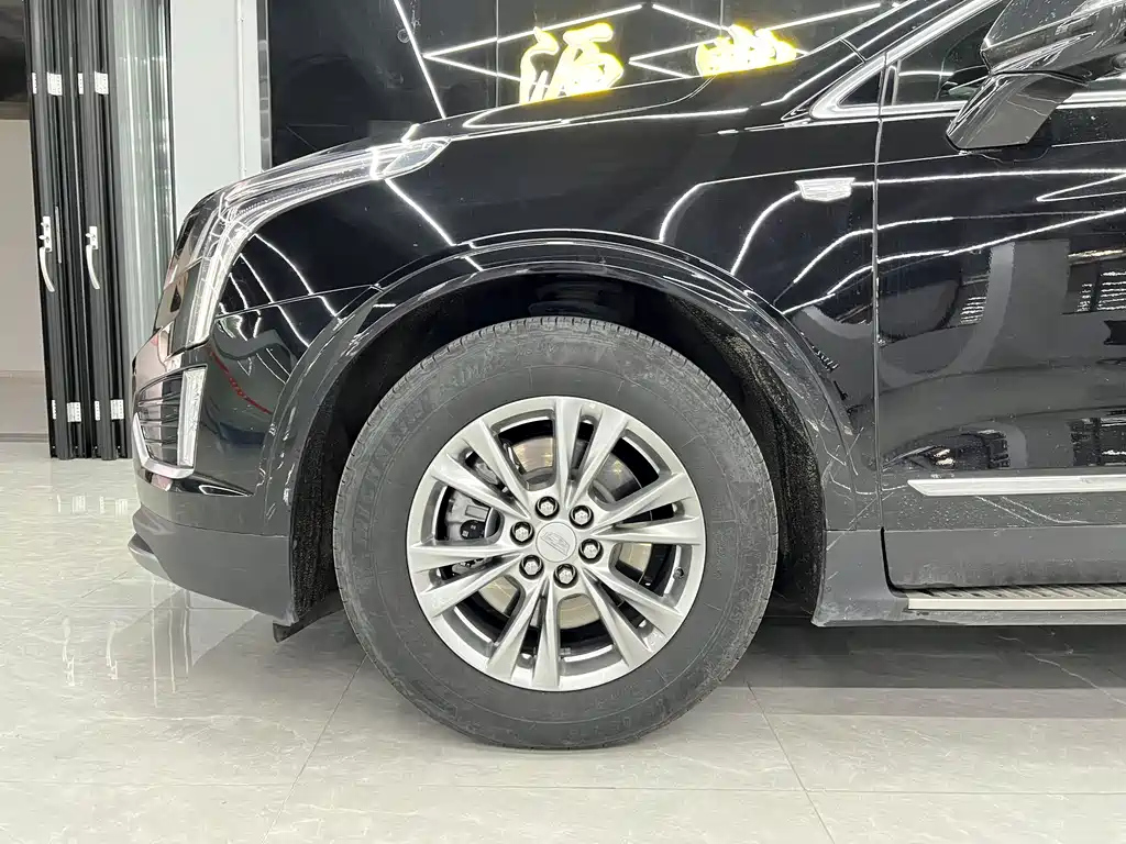 CADILLAC XT5 2021