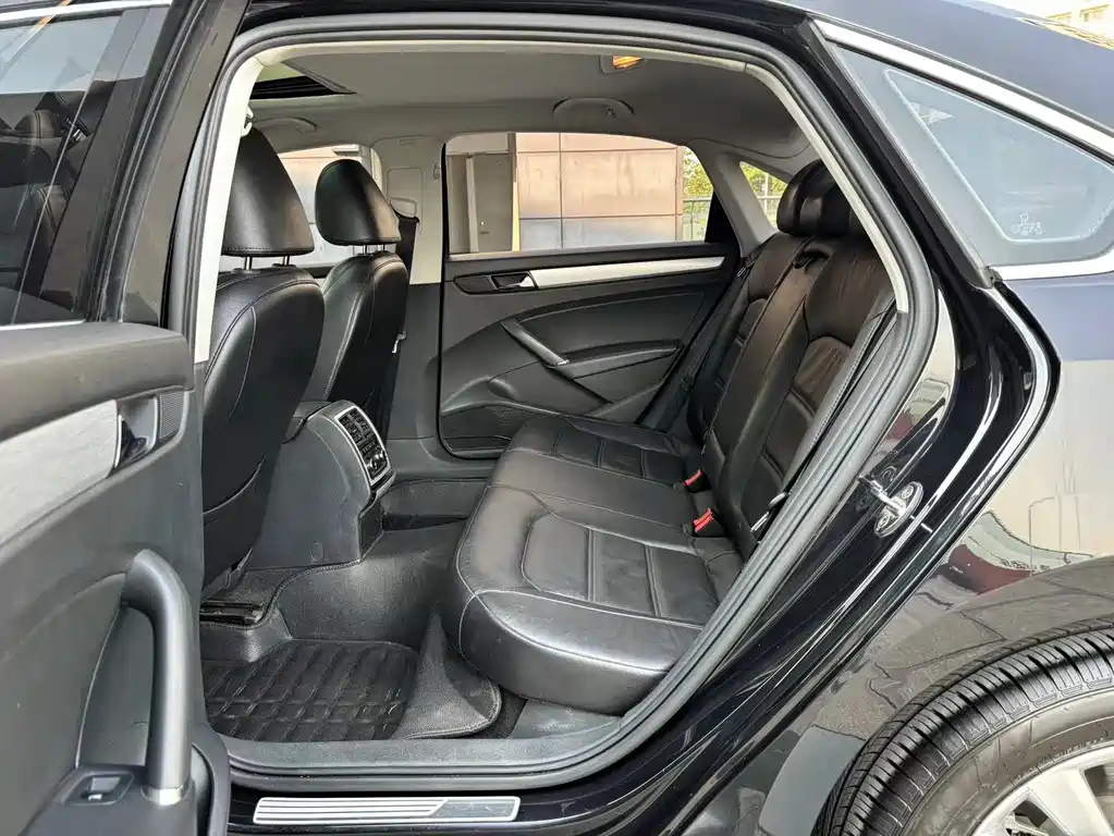 VOLKSWAGEN PASSAT 2016