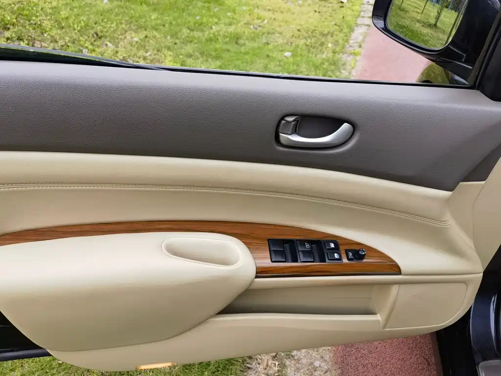 NISSAN TEANA 2011