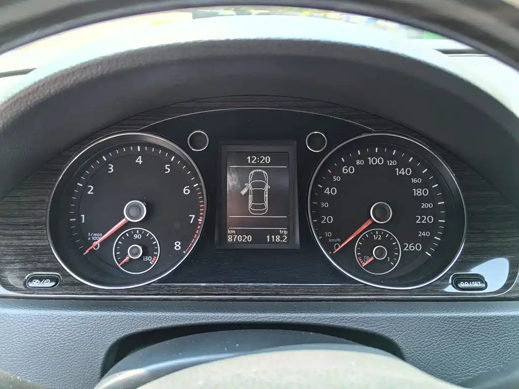 VOLKSWAGEN MAGOTAN 2014