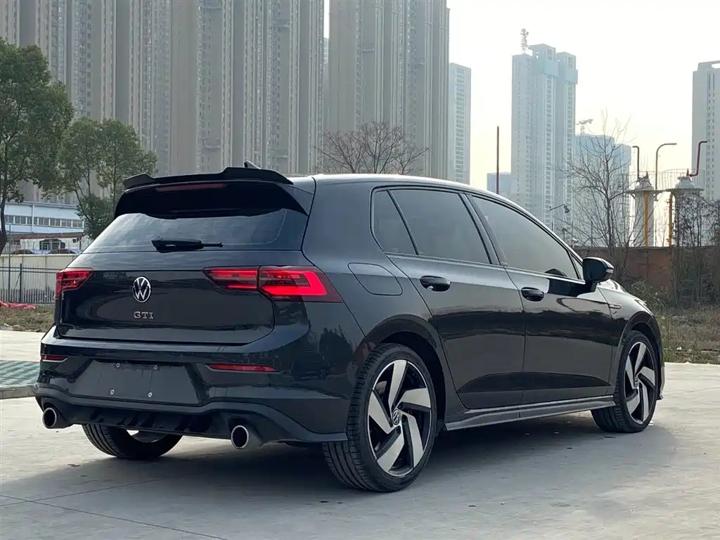 VOLKSWAGEN GOLF 2022