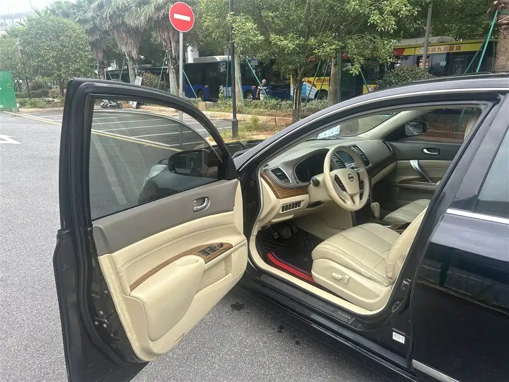 NISSAN TEANA 2011
