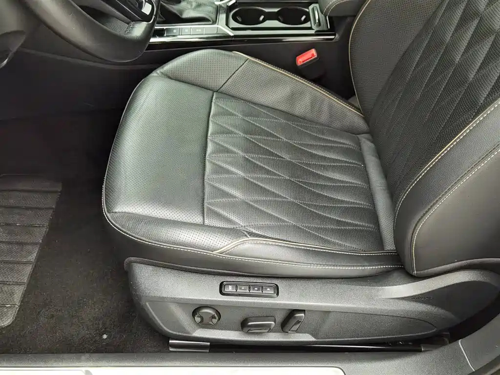 VOLKSWAGEN PASSAT 2020