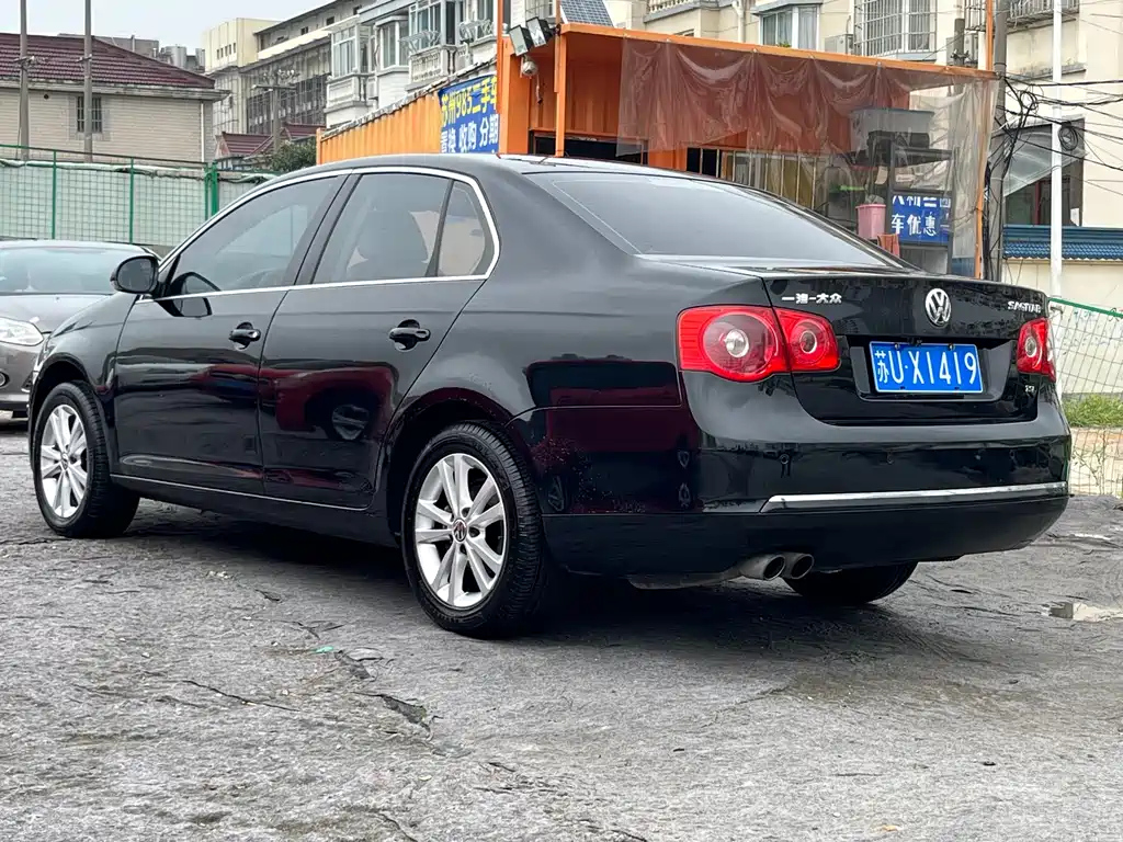 VOLKSWAGEN SAGITAR 2011