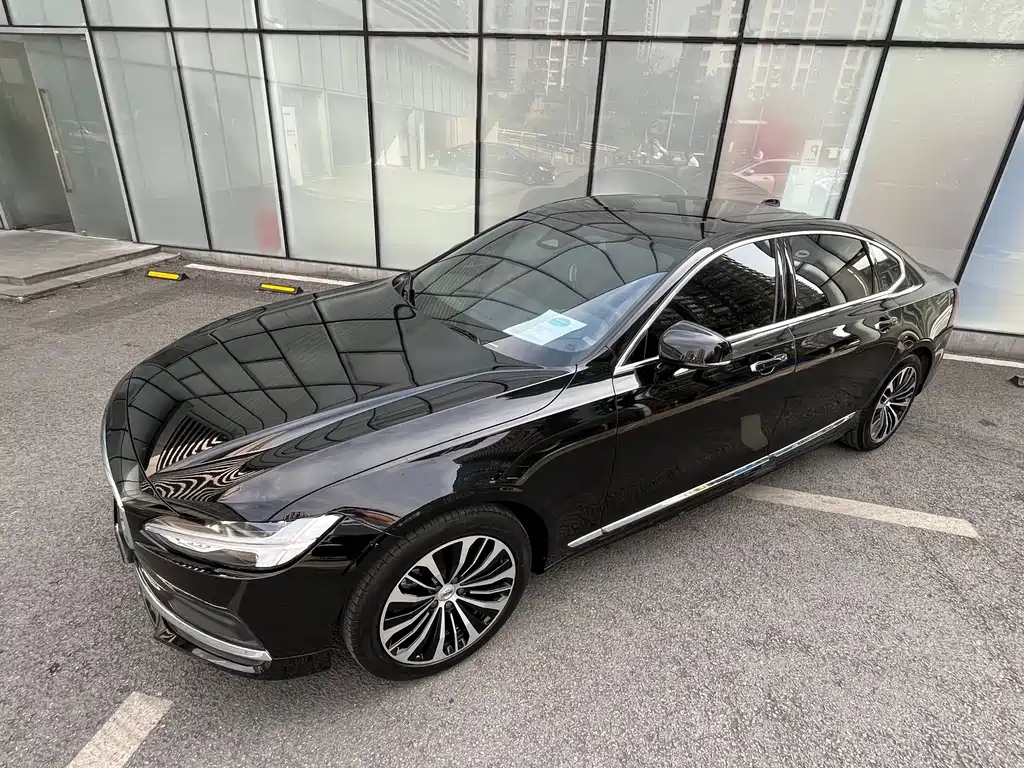 VOLVO S90 2022