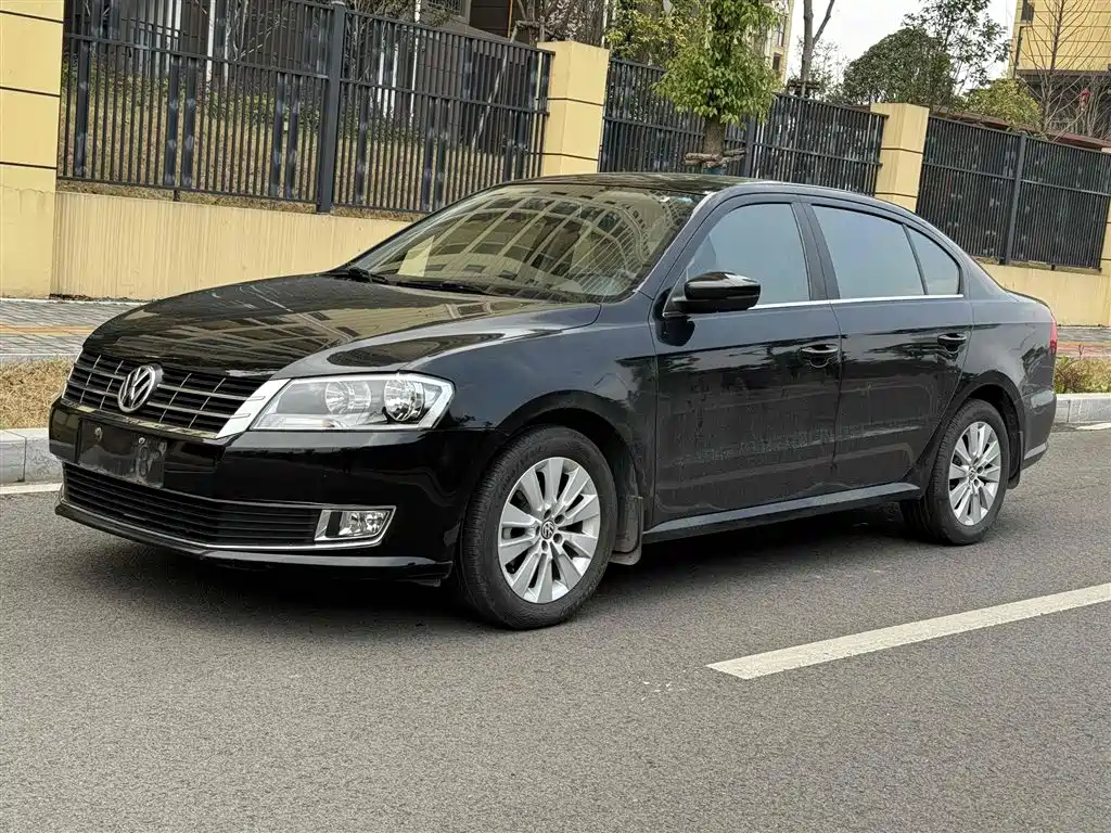 VOLKSWAGEN LAVIDA 2013