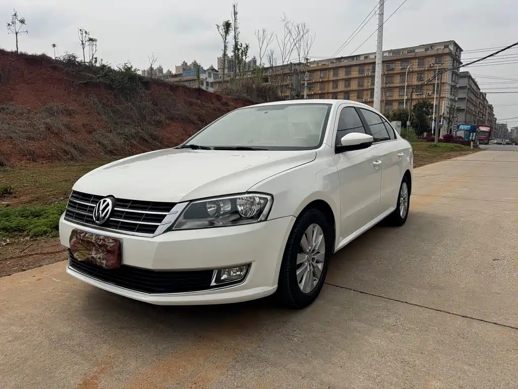 VOLKSWAGEN LAVIDA 2013
