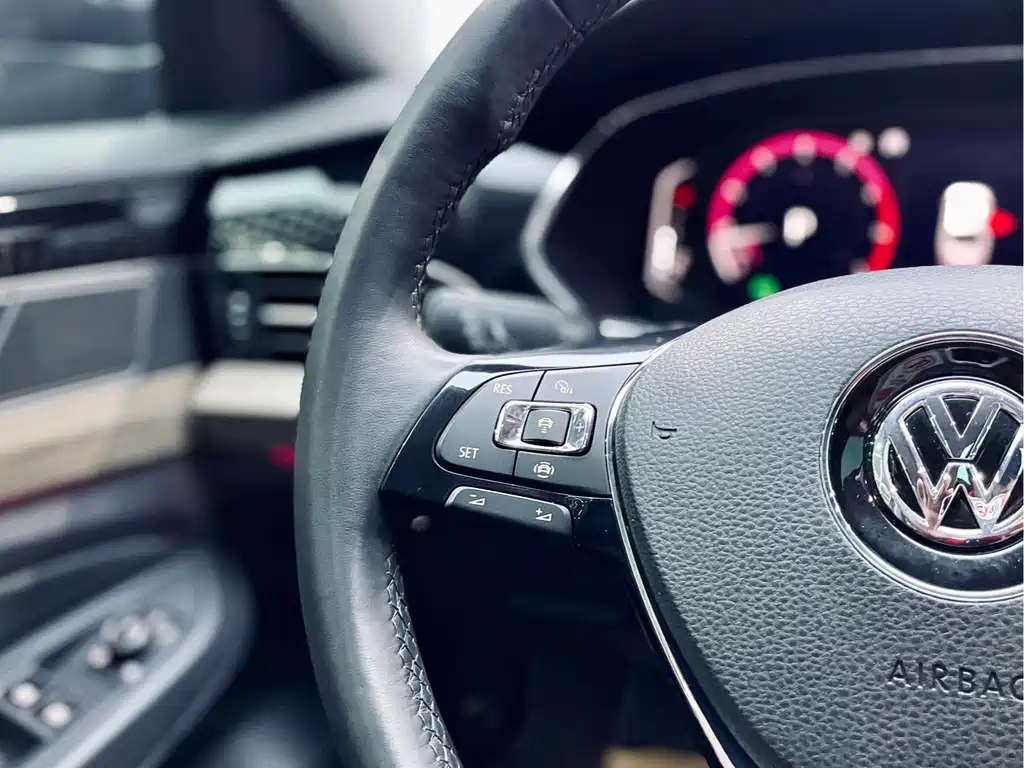 VOLKSWAGEN PASSAT 2020