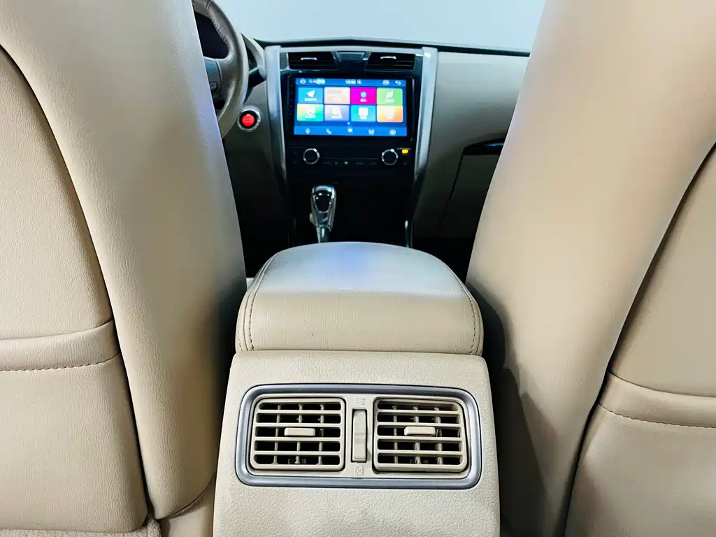 NISSAN TEANA 2015