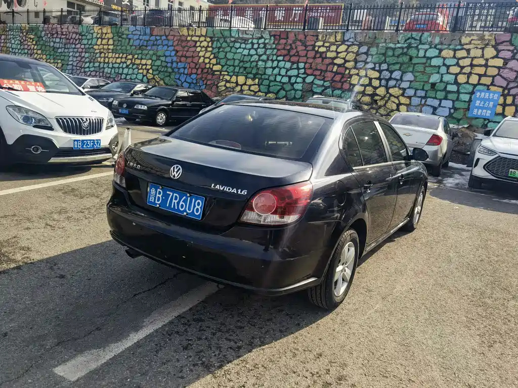 VOLKSWAGEN LAVIDA 2013