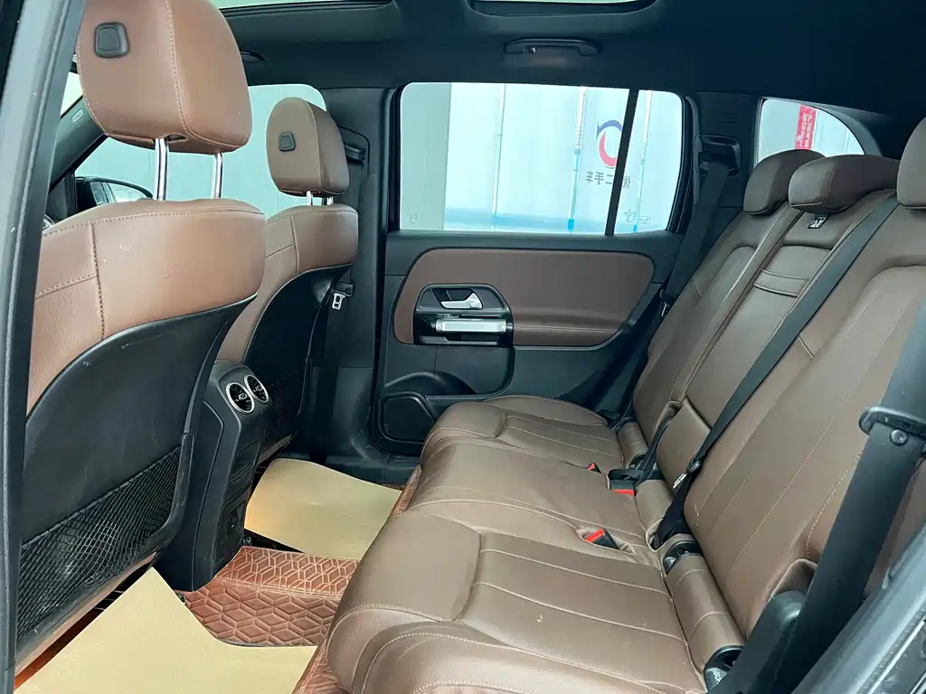 MERCEDES BENZ GLB 2023