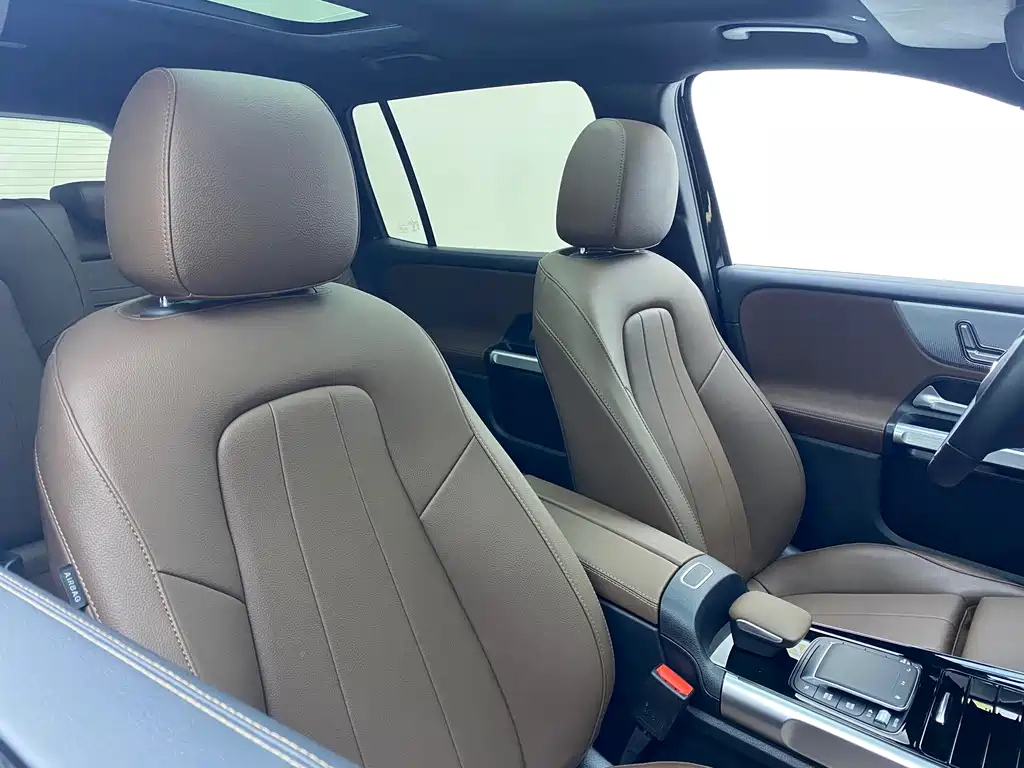 MERCEDES BENZ GLB 2023