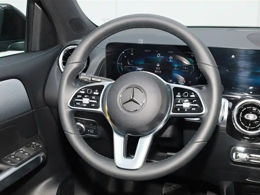 MERCEDES BENZ GLB 2023