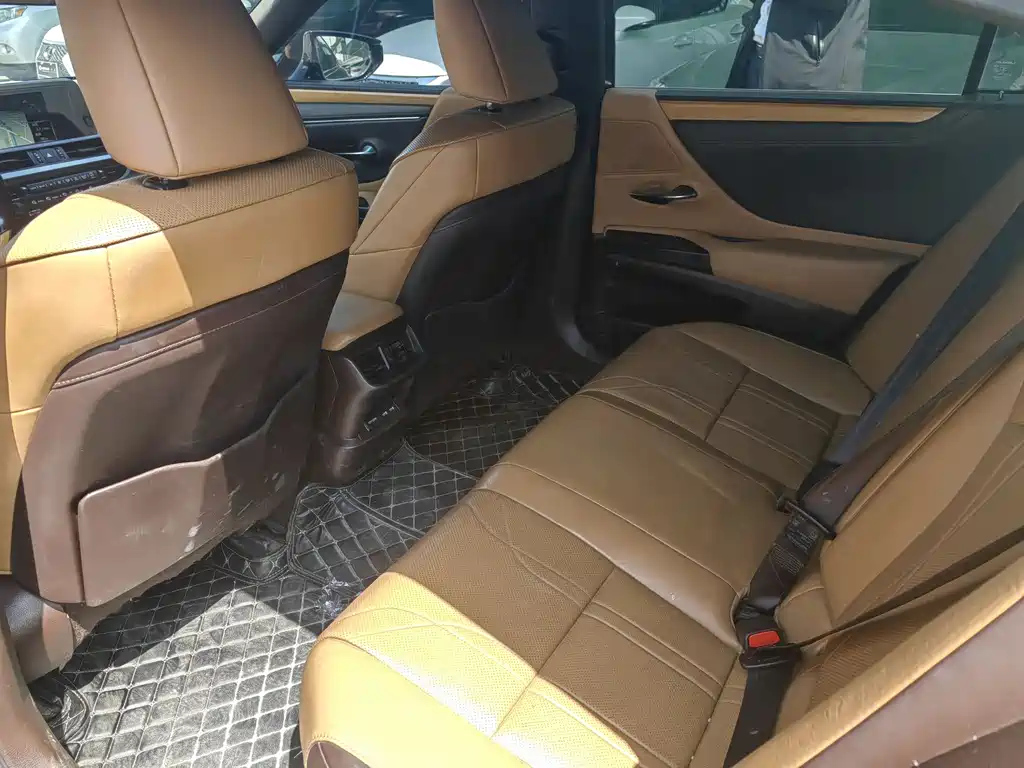LEXUS ES 2020