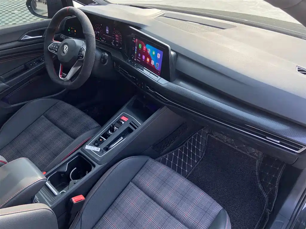 VOLKSWAGEN GOLF 2022
