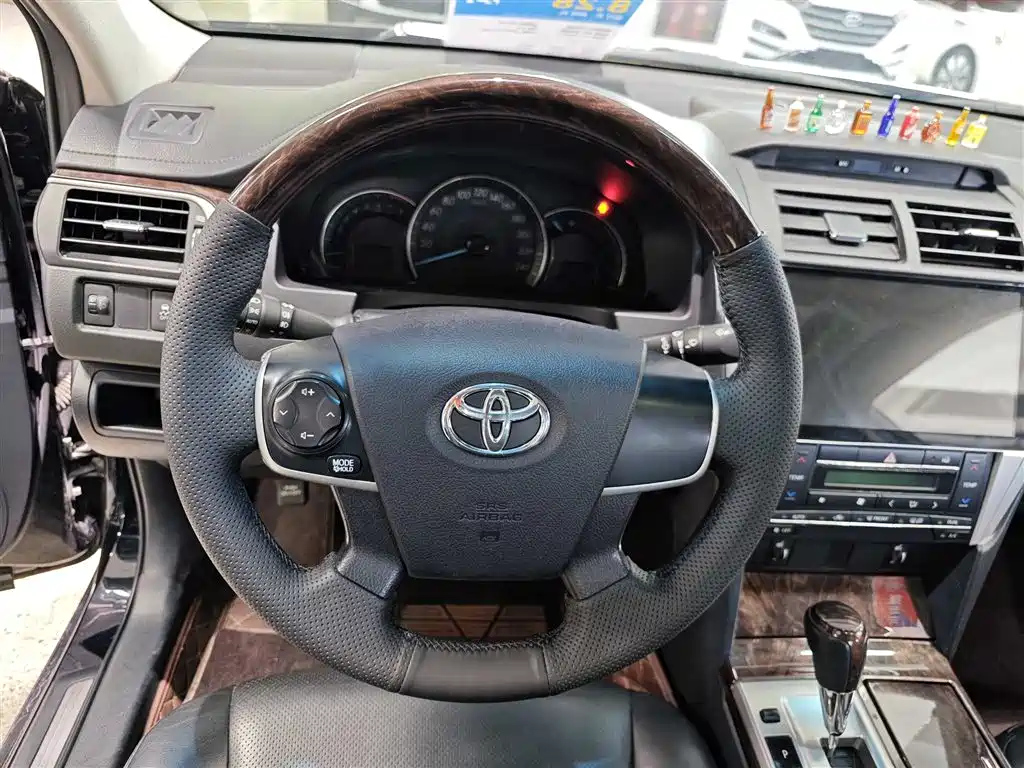 TOYOTA CAMRY 2015