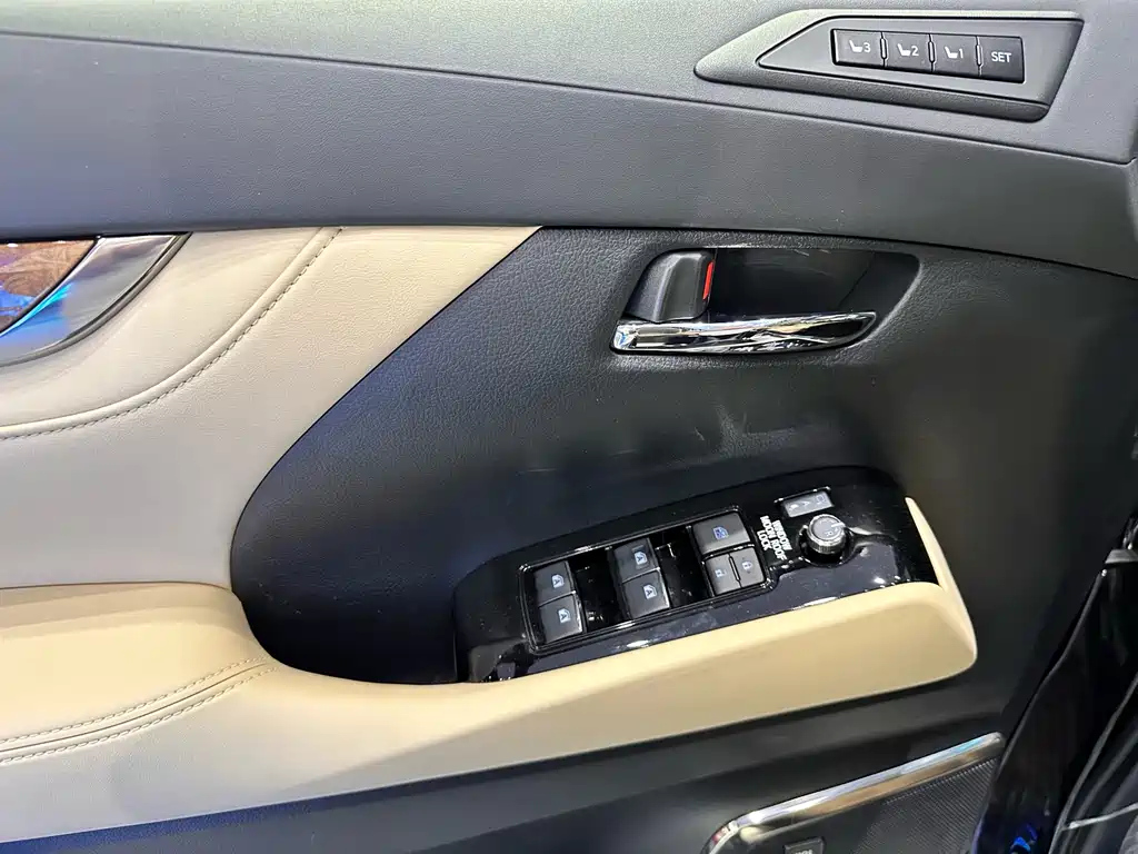 TOYOTA ALPHARD 2017