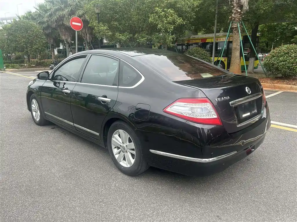 NISSAN TEANA 2011