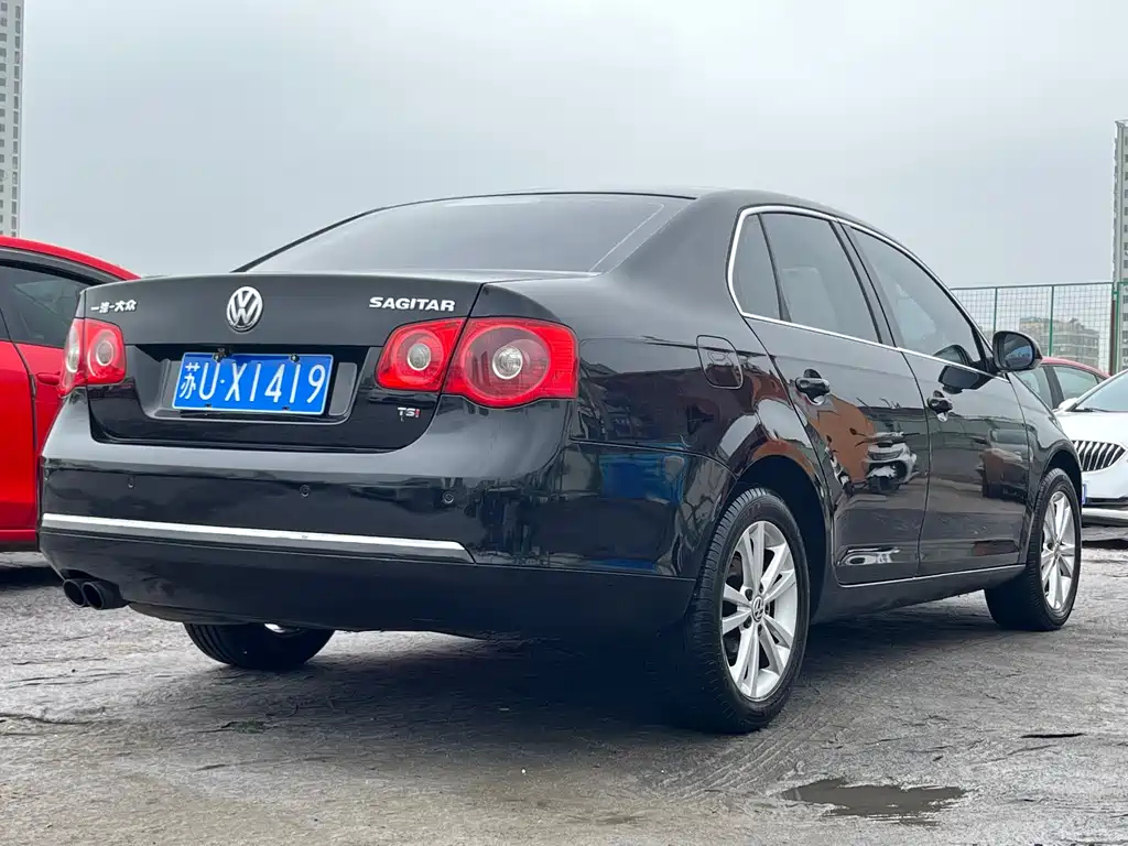VOLKSWAGEN SAGITAR 2011