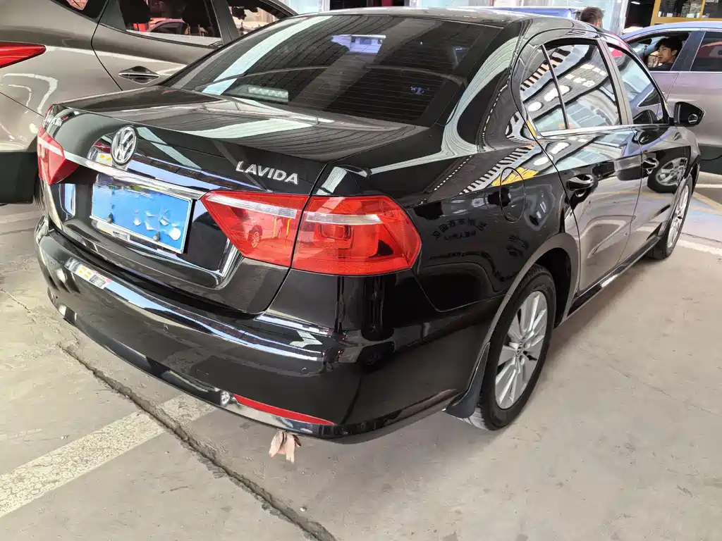 VOLKSWAGEN LAVIDA 2015