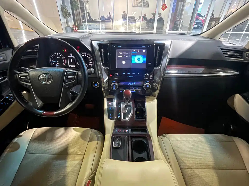 TOYOTA ALPHARD 2018