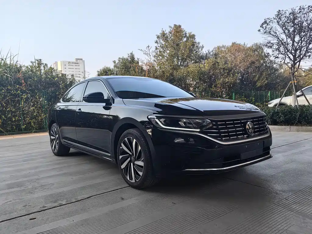 VOLKSWAGEN PASSAT 2023