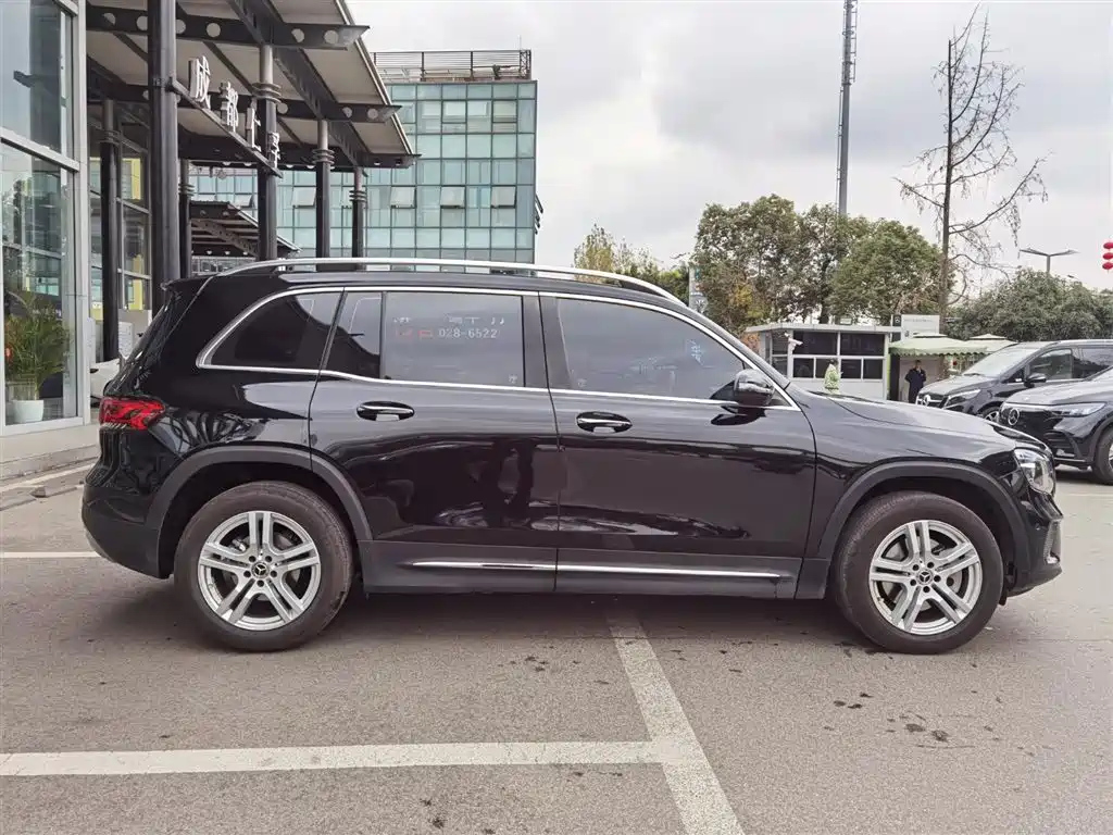 MERCEDES BENZ GLB 2023