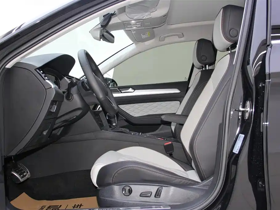 VOLKSWAGEN MAGOTAN 2023