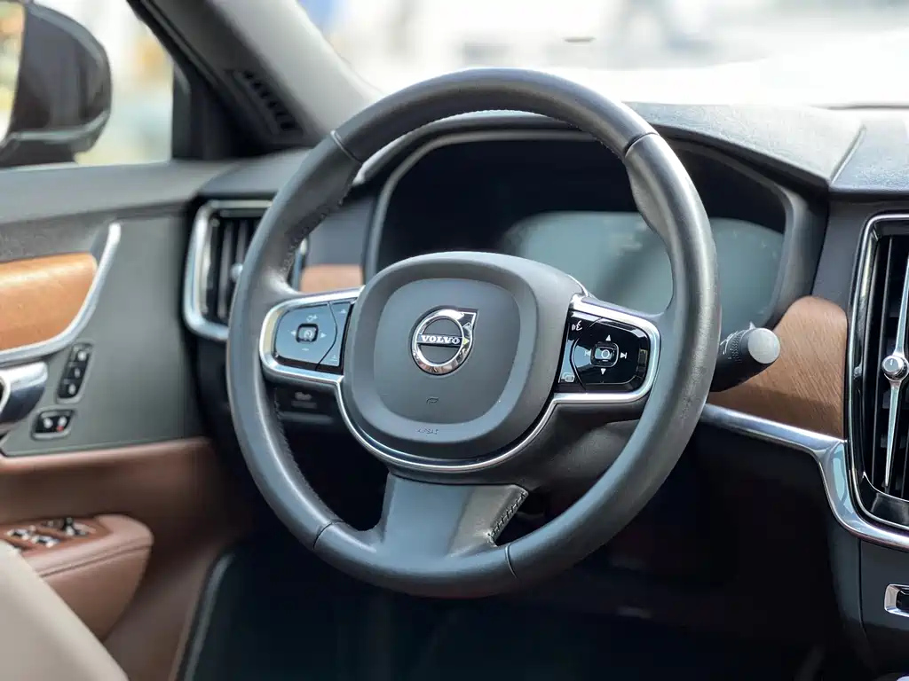 VOLVO S90 2021