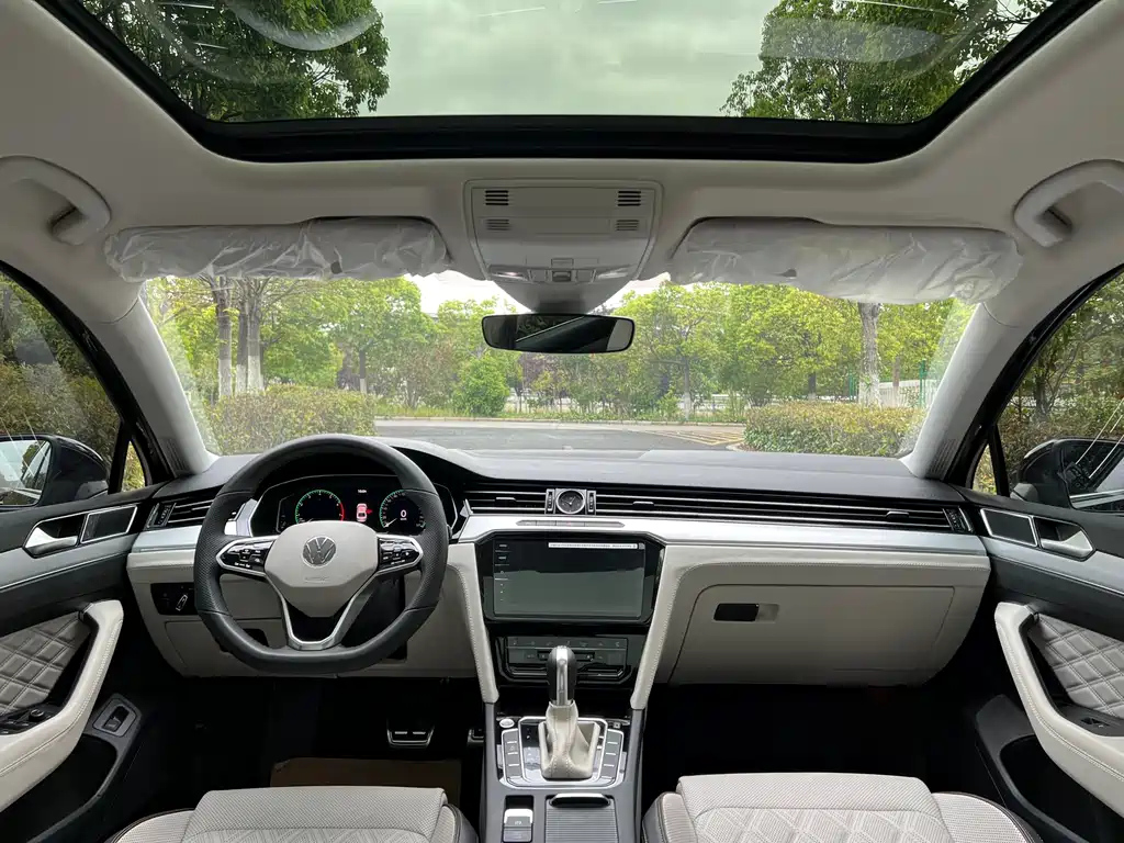 VOLKSWAGEN MAGOTAN 2023
