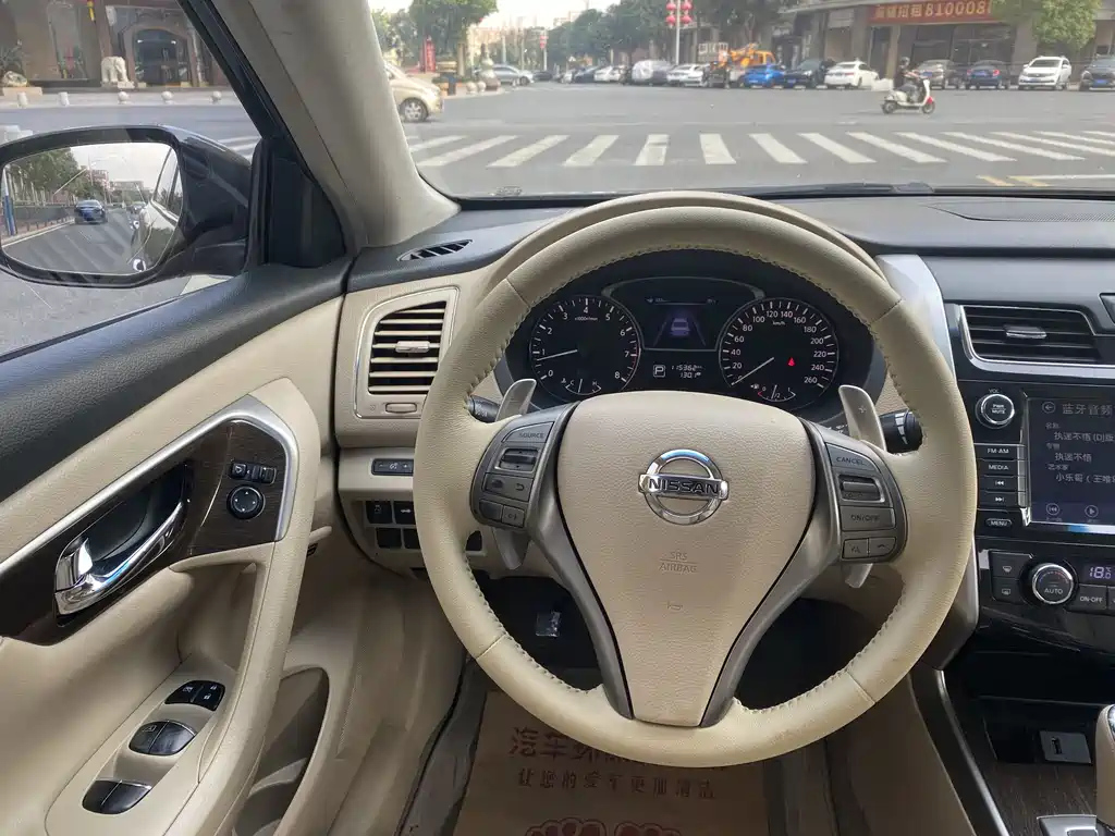 NISSAN TEANA 2015