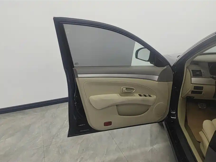 NISSAN SYLPHY 2016