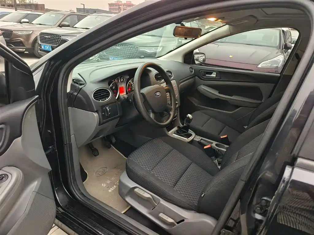 FORD FOCUS 2012