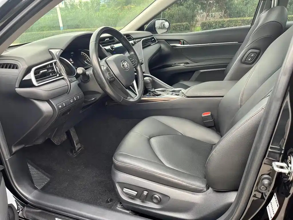 TOYOTA CAMRY 2020