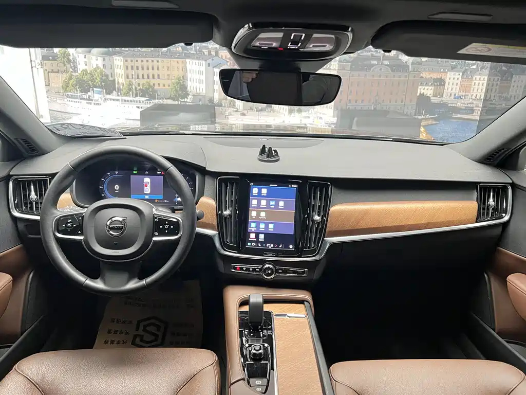 VOLVO S90 2023