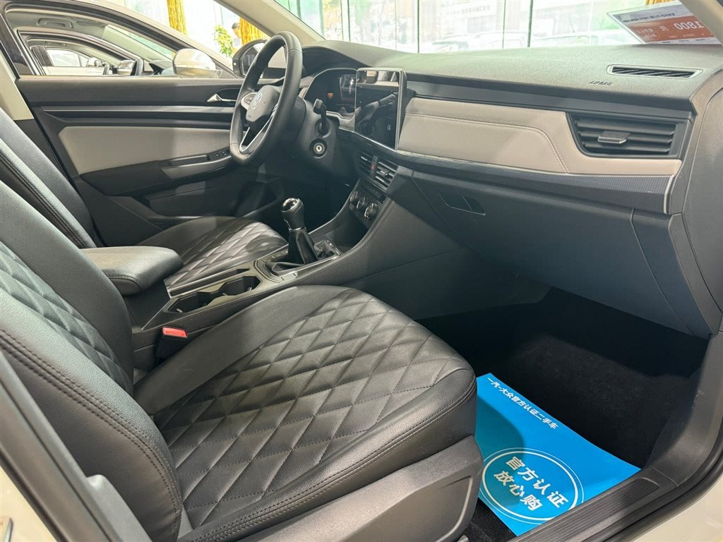 VOLKSWAGEN BORA 2023