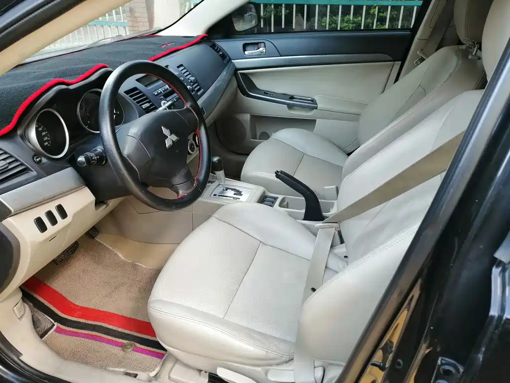 MITSUBISHI LANCER EX 2010